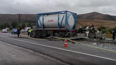 Yolcu otobüsü ile TIR çarpıştı! Çok sayıda yaralı var