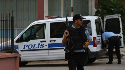 "Kara çarşaflı" erkek terörist aranıyor