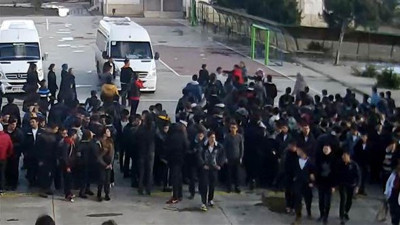 İstiklal Marşı'na saygısızlık yapan öğrenciler müdüre saldırdı!