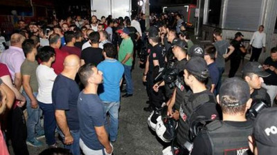 Suriyeliler bir genci bıçakladı; Mahalle karıştı