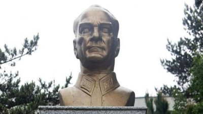 Atatürk büstüne saldırıya ceza yok!