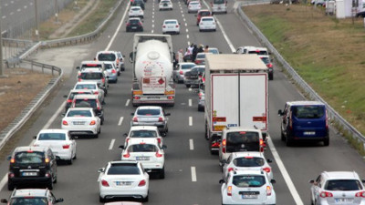 Araç kuyruğu 30 kilometreyi buldu