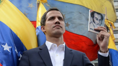 Venezuela’da kriz büyüyor: Muhalefet lideri kendini Geçici Devlet Başkanı ilan etti