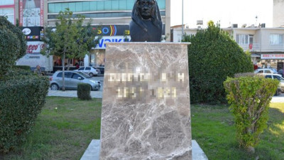 Atatürk'ün annesi Zübeyde Hanım'ın büstüne saldırı