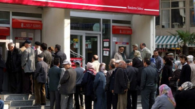 Milyonlarca emekliye kötü haber geldi, SGK’da rekor bütçe açığı!