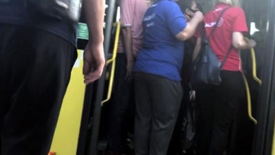 Metrobüs tıklım tıklım: Koronaya bile yer yok