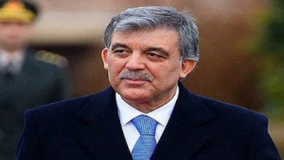 Abdullah Gül bıyığını kesti, gölgesi kaldı