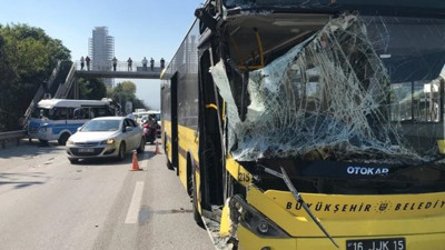 Halk otobüsü yolcu minibüsüne çarptı: 10 yaralı