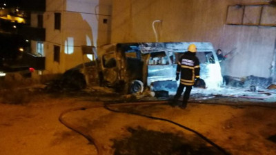 Kocaeli'de hurda minibüs alev adlı! Dumanı görenler panikledi