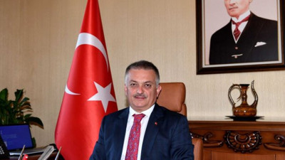 Antalya Valisi Ersin Yazıcı'dan hortumdan etkilenen çiftçilerle ilgili açıklama