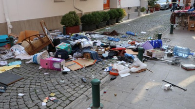Evde ne bulduysa sokağa attı. Kimse durduramadı