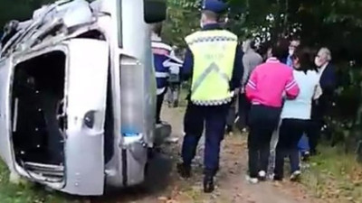 Kadın sürücü el frenini çekmeyi unuttu. Şarampole yuvarlanan otomobilde annesi öldü