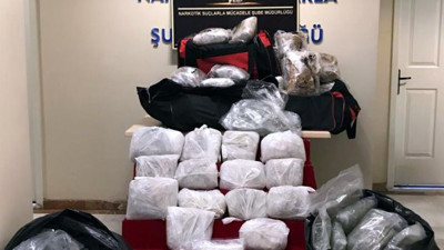 Bolu'da çuvallar dolusu esrar yakalandı