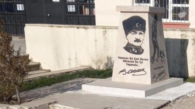 Atatürk'ün heykel ve büstüne çirkin saldırı