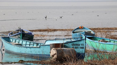 Beyşehir Gölü kuraklık nedeniyle kırmızı alarm veriyor. Azalan yağışlar Türkiye'nin en büyük tatlı su gölünü de vurdu