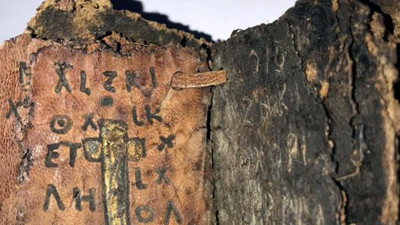 Jandarmaya İncil satmaya kalkınca yakalandılar