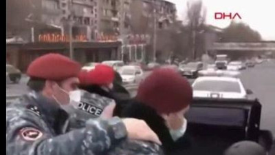 Ermenistan ordusu hükümete muhtıra verdi
