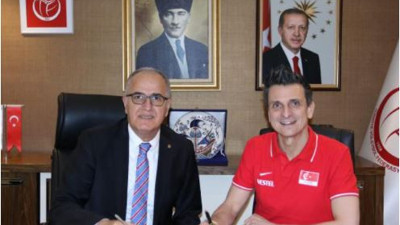Guidetti 4 yıl daha Voleybol Milli Takımı'nın başında