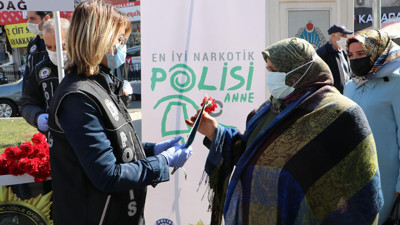 Tekirdağ polisi 8 Mart Kadınlar Günü'nü kutladı