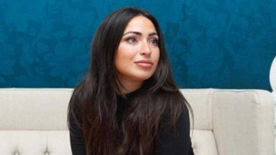 Hollanda bu Türk kızını konuşuyor. Erkek kardeşi olmadan sokağa çıkamıyor