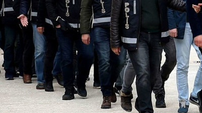 Gözaltındaki emekli amiraller adliyeye sevk ediliyor. Cem Gürdeniz’in eşi Rengin Gürdeniz açıkladı