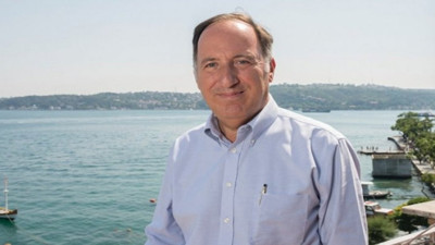 Bildirinin ertesi günü Koç Üniversitesi rektörünün aradığı Cem Gürdeniz istifa etmiş. Üniversitenin sildiği Gürdeniz'in yerine önerdiği isim de istifa etti