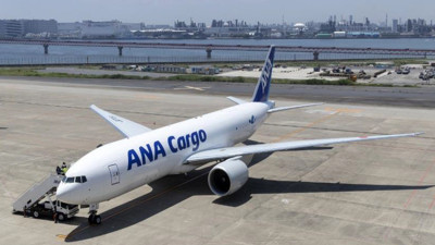 Pilot bilincini kaybetti uçak acil iniş yaptı. Havada panik anları