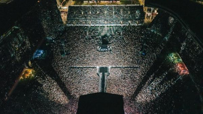 Normale dönen Yeni Zelanda'da 50 bin kişilik konser
