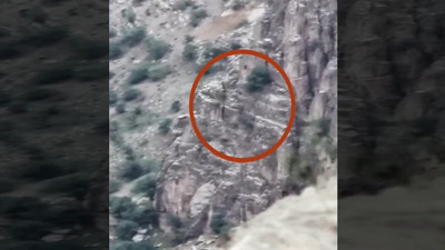 Halk düşmanları gizlendikleri delikte böyle öldürüldü. Bakanlık görüntüleri paylaştı