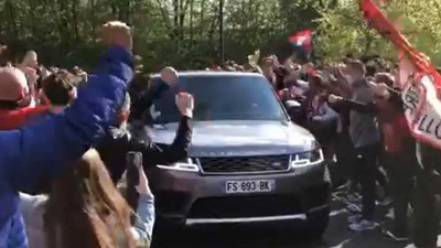 Lille taraftarı Burak Yılmaz'ı Cumhurbaşkanı gibi karşıladı! Macron bile kıskandı