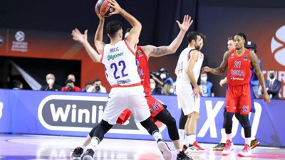 Anadolu Efes CSKA Moskova'yı devirdi adını finale yazdırdı