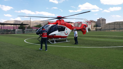 Beyin kanaması geçirdi, ambulans helikopterle hastaneye ulaştırıldı