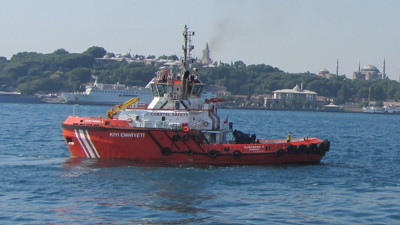 Anadolu Feneri açıklarında sürüklenen tekne kurtarıldı