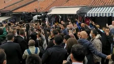 Erdoğan yürürken kalabalıktan bir ses yükseldi korumalar harekete geçti. Yandaşlardan önce Yeniçağ’da