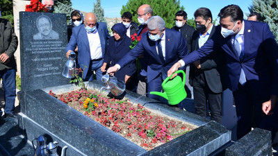 Neşet Ertaş mezarı başında anıldı