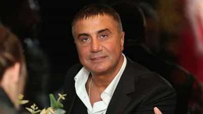 Sedat Peker; Veyis seni yine top 10 yaparım deyince kayıplara karıştı. Cem Küçük ve Rasim Ozan Kütahyalı sanki yer yarıldı içine girdiler