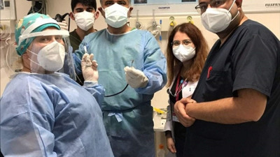 Aylardır öksüren kadının akciğerinden çekirdek çıktı