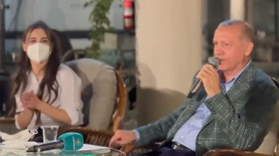 Keyif çayı içip, türkü söylediler! Erdoğan'dan Adana'da türkü gecesi