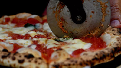 İran'dan kadınlara pizza yasağı