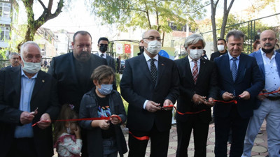 İzmir depreminin simgesi Ayda, annesinin adı verilen parkta oynadı