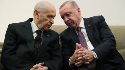 Taha Akyol Erdoğan ile Bahçeli arasındaki gerilimi açıkladı. Bahçeli'ye hangi bilgi geldi
