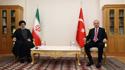 Erdoğan, İran Cumhurbaşkanı İbrahim Reisi ile görüştü