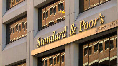 S&P, Türkiye'nin notunu teyit etti, görünümü "negatif"e çevirdi