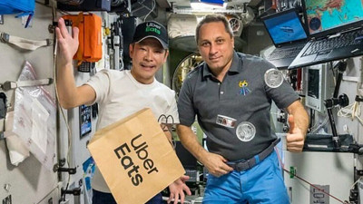 Uzaya ilk yiyecek teslimatı yapıldı. İşte astronotların istediği yemekler