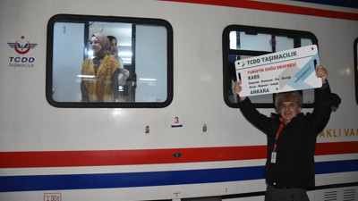"Turistik Doğu Ekspresi" Kars'tan ilk seferine uğurlandı