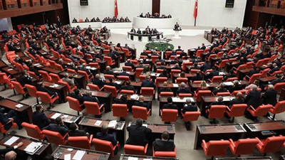 Memur ve emekliye ek zammı da içeren kanun teklifi Komisyon'da kabul edildi