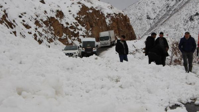 Bingöl kara yoluna çığ düştü