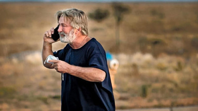 Alec Baldwin set kazası soruşturması için telefonunu teslim etti