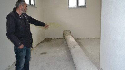 Belediye dev içme suyu borusunu villanın ortasından geçirdi