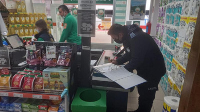 Ünlü marketin fiyat oyununu zabıta ekipleri bozdu